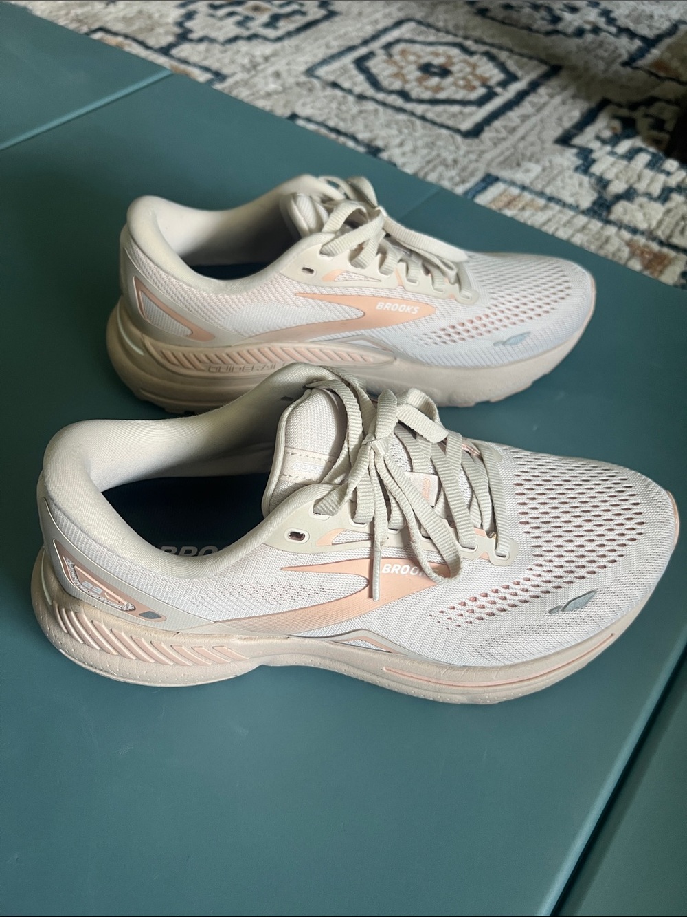 Brooks Women's adrenaline GTS size 8.5